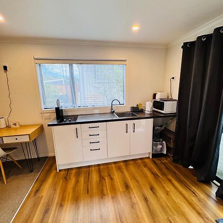 Modern 1 bedroom guest house Upper Hutt Eksteriør billede