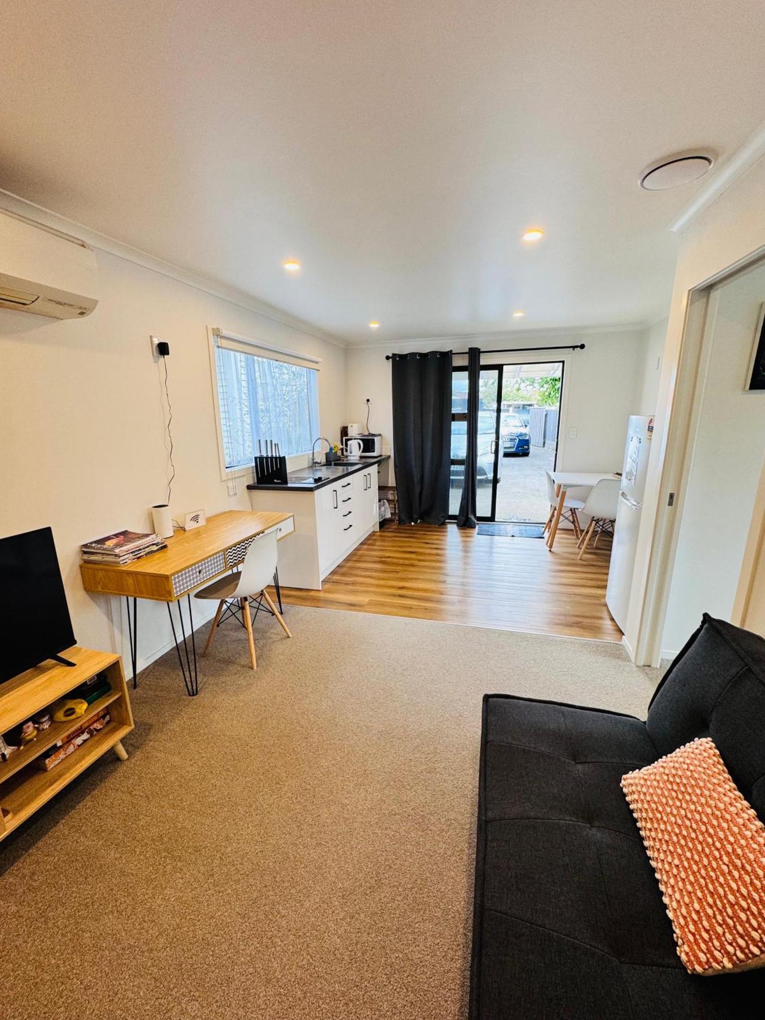 Modern 1 bedroom guest house Upper Hutt Eksteriør billede